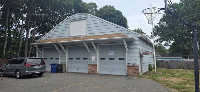 Building Photo - Sedgewick Ave 455-477 Unit 455 Sedgewick Garage Rental