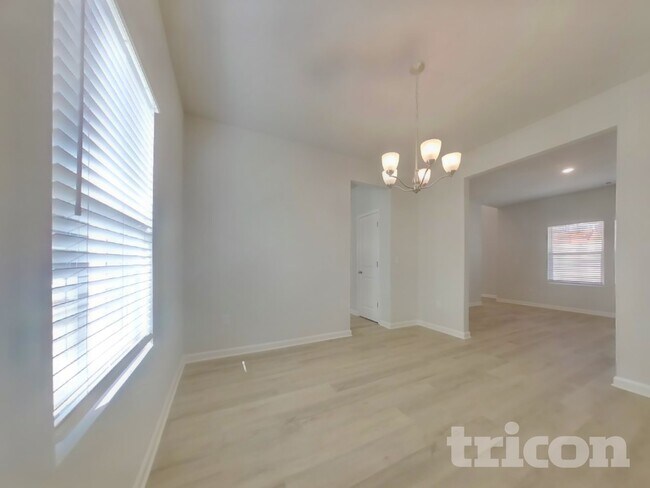 Photo - 831 Bryson Lake Cir