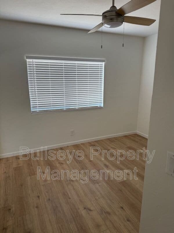 Photo - 1302 E Maddock Rd