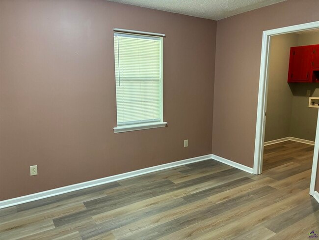 Photo - 210 Addison Ln