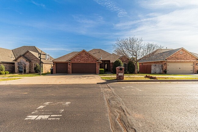 Photo - 4 Bed 3 Bath in Edmond!