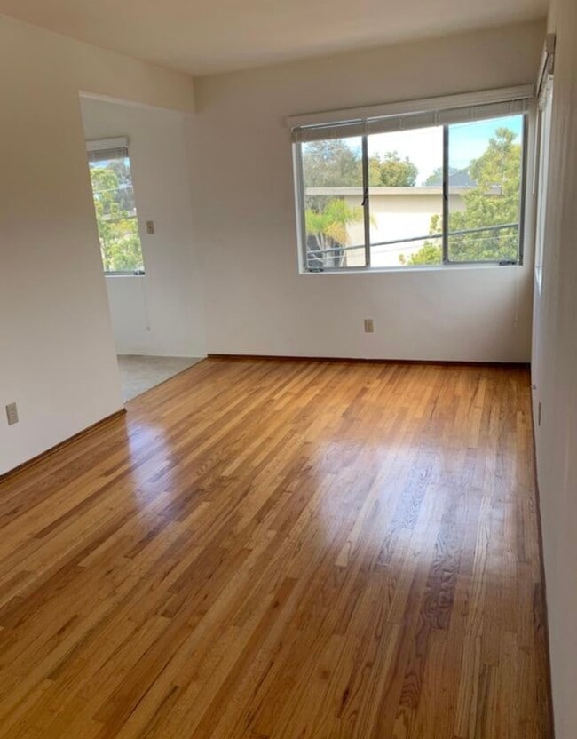 Photo - 721 W Lewis St Unit 721 W Lewis St