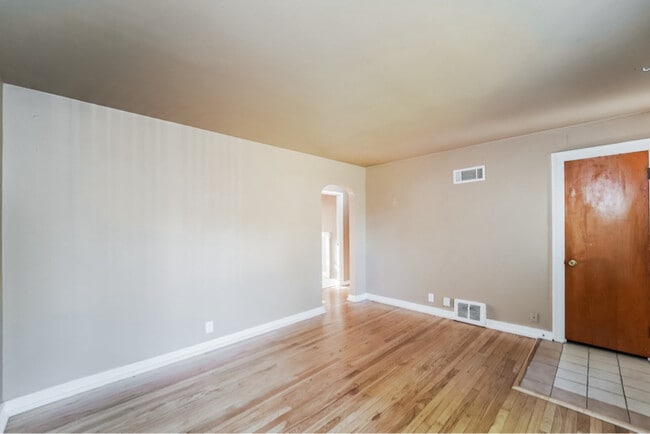 Photo - 3421 N 87th St