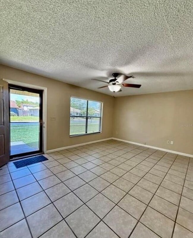 Photo - 2 bed 2 bath 2-plex with 1000 sf. and gara...