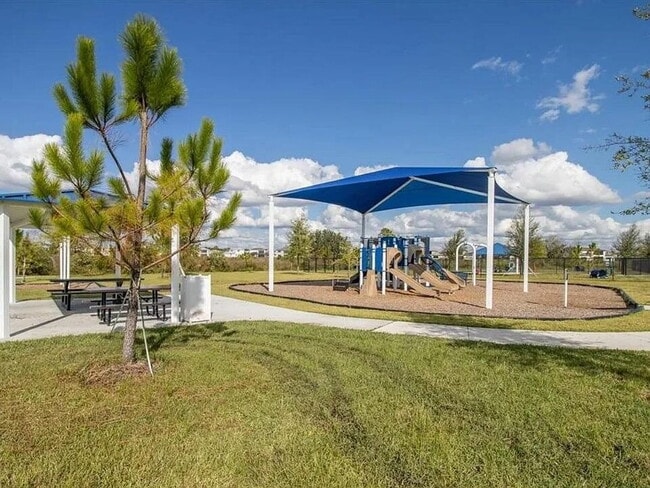 Photo - 31873 Blue Passing Loop