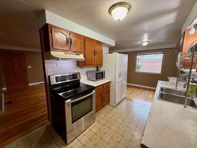 Photo - Ideally Located 3 Bed Home in North Spokane w/ Large Fully-Fenced Yard!