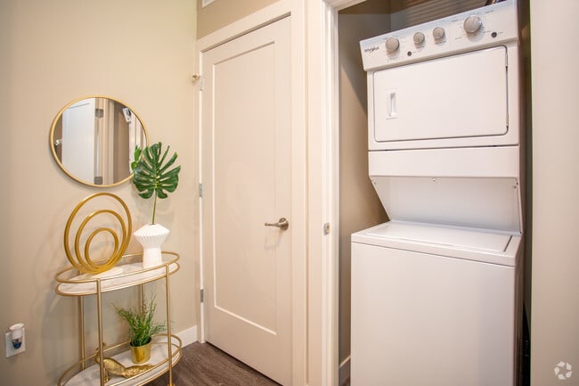 1BR, 1BA - 696 SF Model