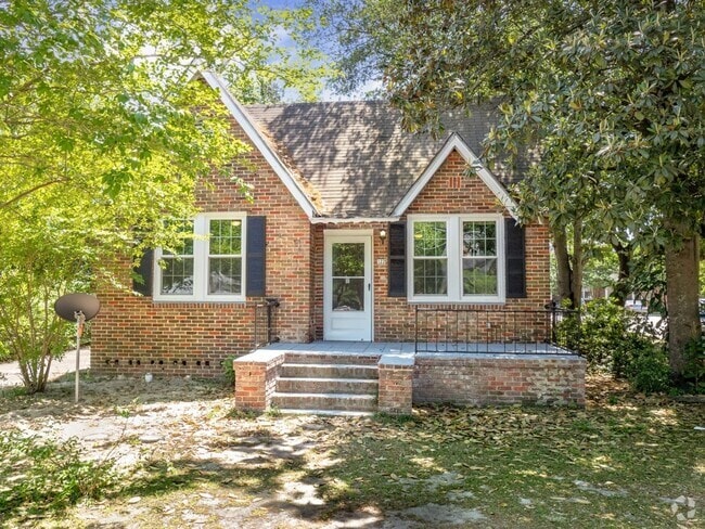 Building Photo - Oversized Renovated Downtown Cottage Rental