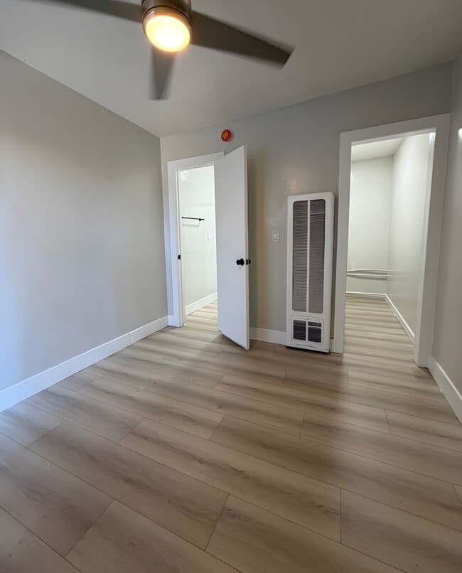 Building Photo - 5261 Huntington Dr N Unit 9