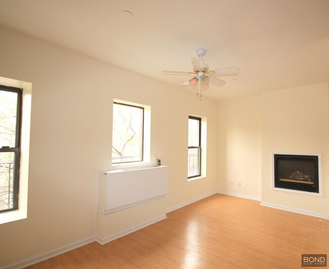 Photo - 342 W 47th St Apartamento Unidad 5F