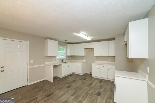 Photo - 8218 Lakeview Dr SW