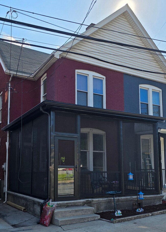 Building Photo - 546 N 3rd St