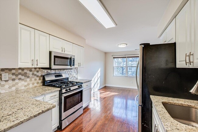 Photo - 1512 Green Hollow Dr