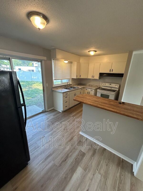 Photo - 8300 E 91st Terrace