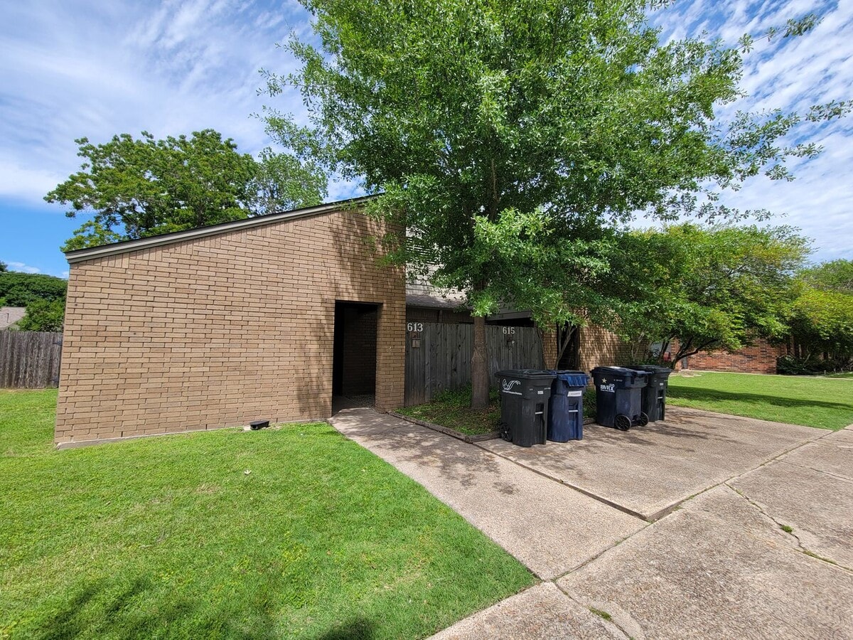 Photo - College Station - 2-bedroom, 1-bath Duplex for lease in College Station, on TAMU Shuttle.
