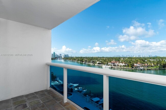 Building Photo - 6770 Indian Creek Dr Unit 8L