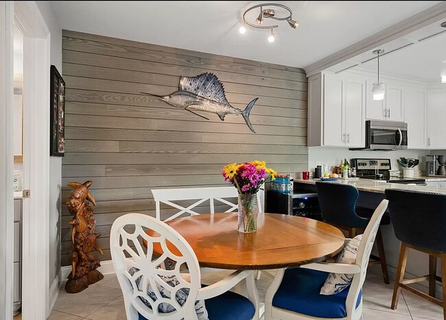 Photo - 445 E Waverly Pl