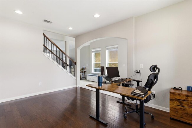 Photo - 2409 Muzzie Ln