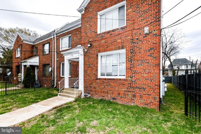 Photo - 554 Newcomb St SE Unit APT 4