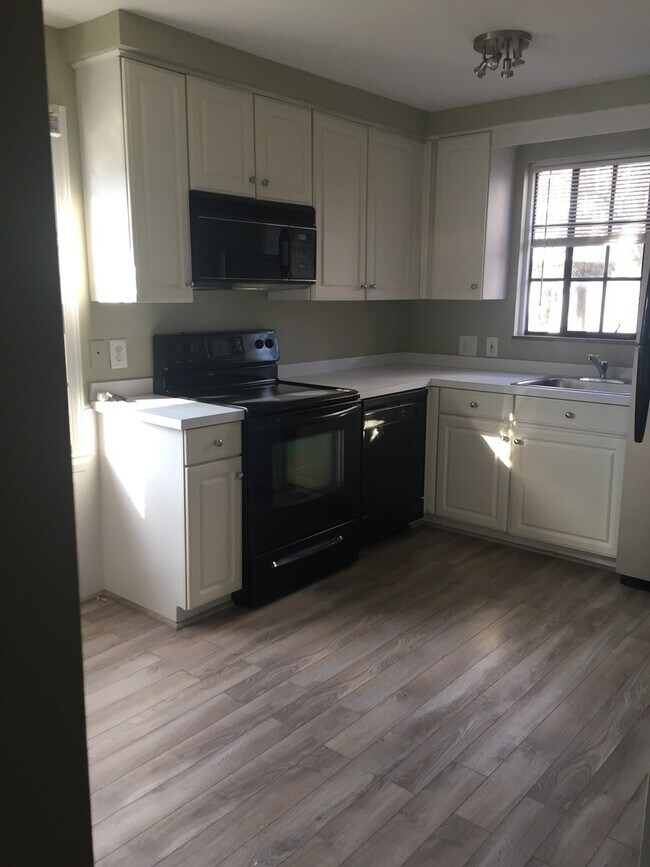 Photo - R980 - HENRIETTA Unit 982