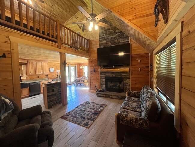 Photo - Gorgeous 3-Bedroom Log Cabin with Loft, La...