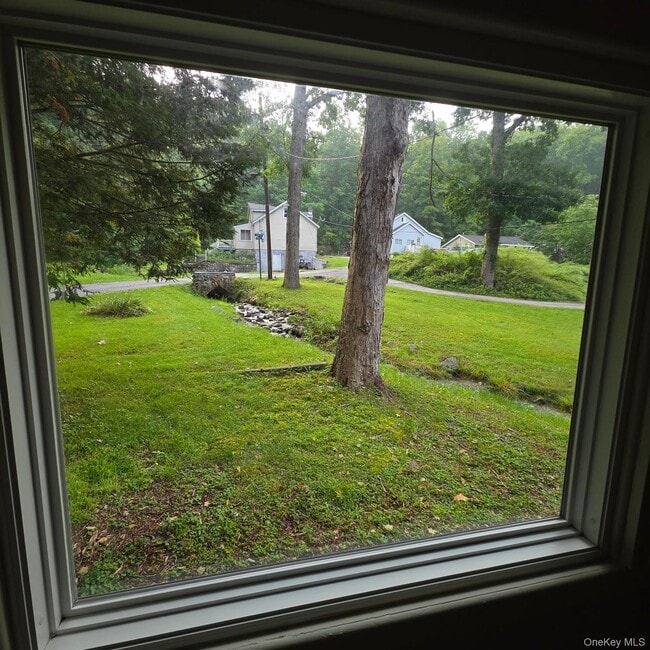 Photo - 2 Storybrook Ln W