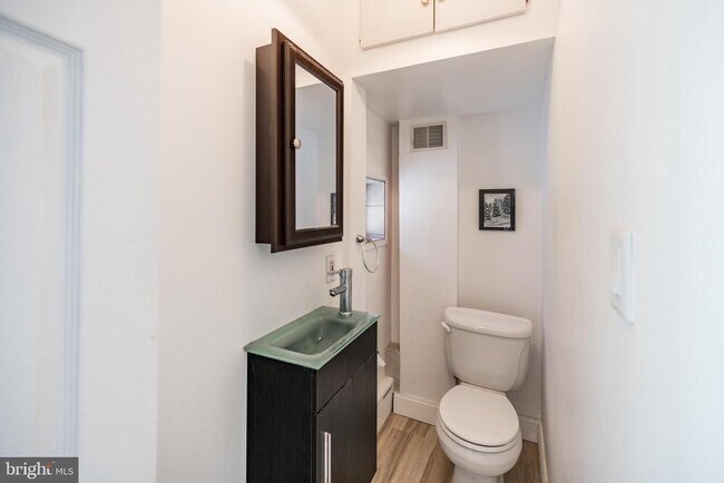 Photo - 835 N Newkirk St