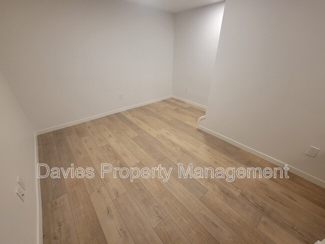 Photo - 2023-2210 210 St NW
