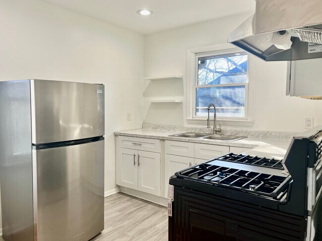 Photo - 1165 Eggleston St SW