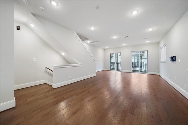 Photo - 1268 N Post Oak Rd