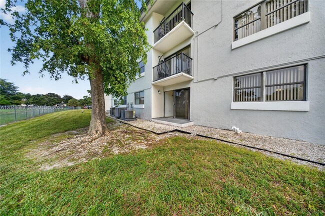 Photo - 7195 NW 179th St Unit 109