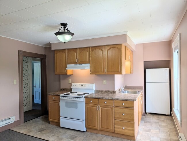 Building Photo - 7A Railroad St Unit Apartment 7A