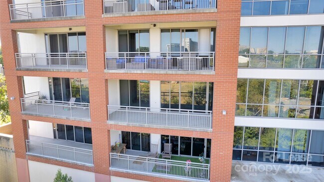 Photo - 701 Royal Ct Unit 412