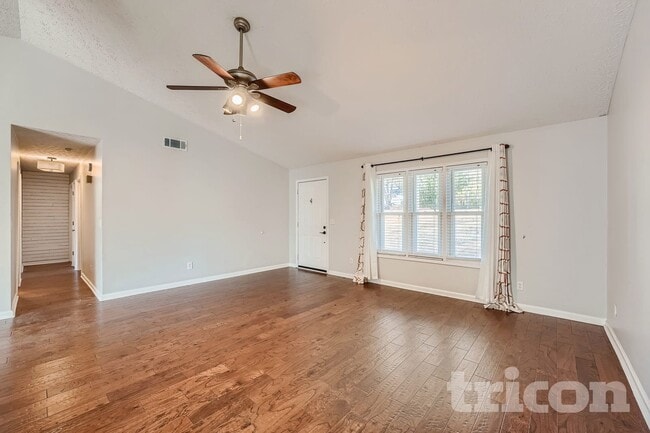 Photo - 414 River Point Dr