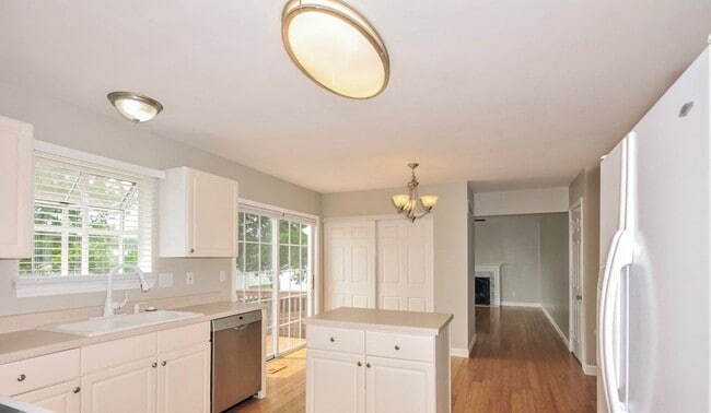 Photo - 125 Royallsprings Pkwy
