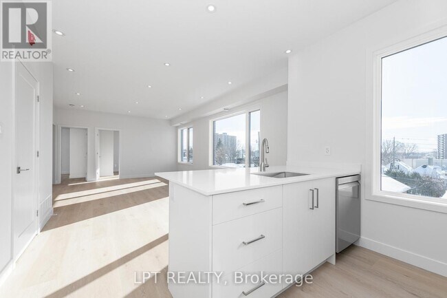 Photo - 319 Shakespeare St Unité 9