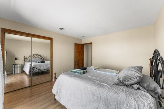 Photo - 1055 Lakeview Dr