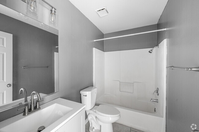 1BR, 1BA - 450SF - Primary Bathroom