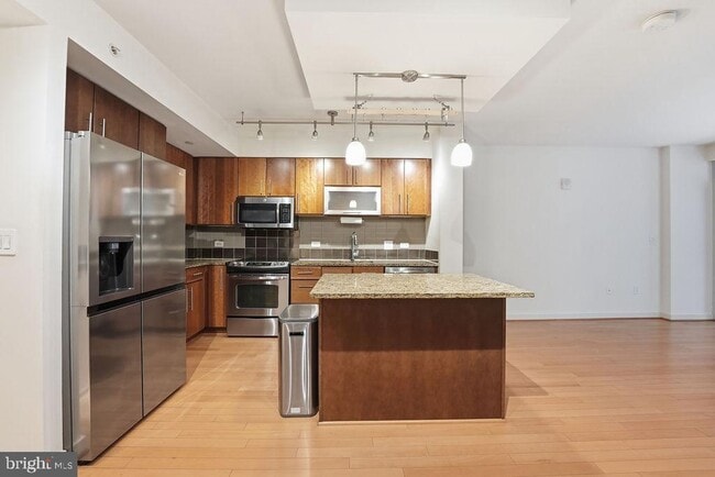 Building Photo - 1025 1st St SE Unit 301