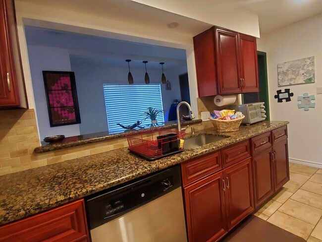 Photo - 2506 Metcalfe Rd