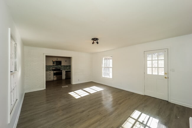 6537 Bussell Way