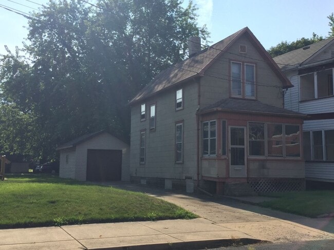 Photo - 718 N Underhill St