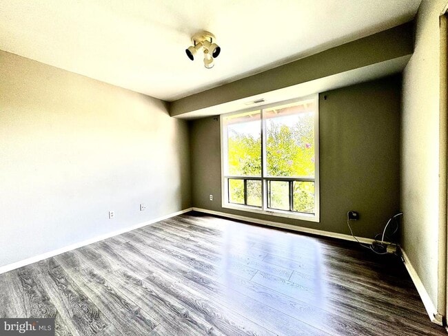 Photo - 212 Locust St SE Unit 111