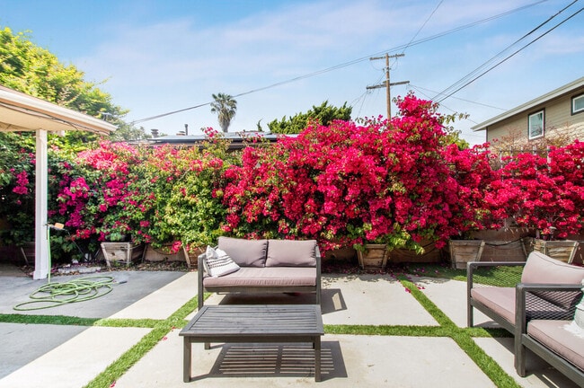 Photo - 3232 Lewis Ave Apartments