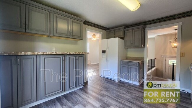 Photo - 304 Lavonne Ave