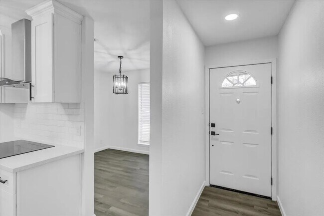 Photo - 108 Sparrow Way