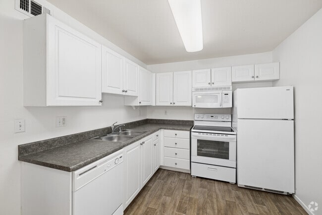 1BR, 1BA - 610SF - Kitchen