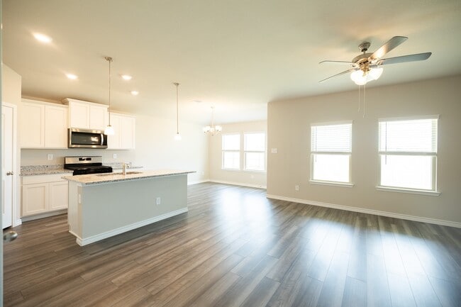 Photo - 700 Davy St
