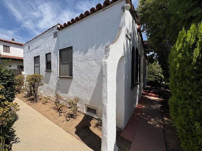 1629 California Ave Unit Corner Cottage