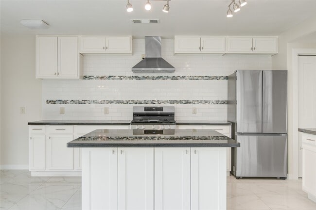 Building Photo - 4427 Waterfall Way